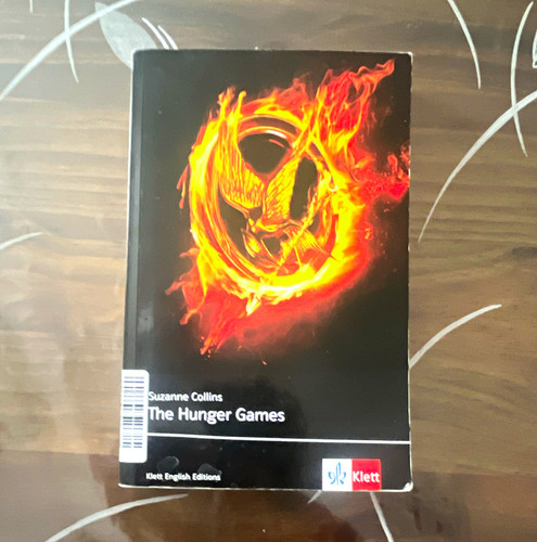 Suzanne collins the hunger - suzanne,