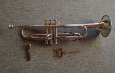 Holton Collegiate made by Frank Trompete Trompet Moutpiece Vincent Bach Hug &Co 