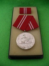 DDR Auszeichnung Orden Treue Dienste MdI NVA Kampfgruppe Stasi Silber
