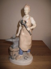 Schöne Porzellanfigur