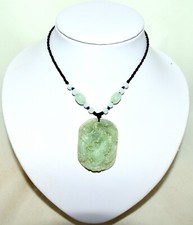 Jade - Anhänger Drachen Unikat Farbe Hellgrün Oval mit Band 1 Stück  Neu