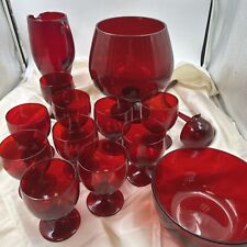 Konvolut aus rotem Glas Bowle Set, Krug und Schüssel Mid Century 14 Teile