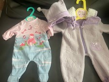 Baby Born Anzug und Kuschelanzug Set 9 mit Kleiderbügel Puppe 43 cm Original