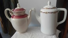 2 alte Kaffeekannen