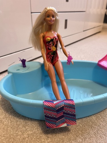 Schwimmbad und rutsche sommer - schwimmbad,