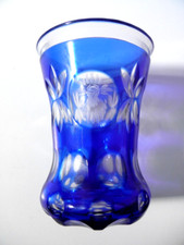 Schöner blauer Überfang-Glas