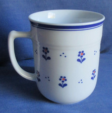 Seltmann Weiden Kaffeebecher Blümchen blau weitere Porzellan Tasse