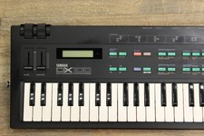 YAMAHA DX100 FM Synthesizer