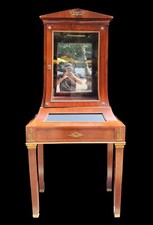 ALTES AUSSTELLUNGSMÖBEL