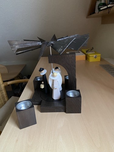 Kleine tischpyramide modern - kleine, tischpyramide,