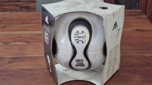 Adidas teamgeist match ball - adidas,