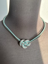 Keltische Leder Choker Halskette Knoten Anhänger Unendlichkeit Symbol Schmuck