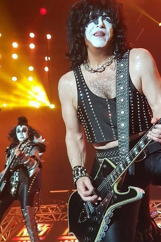 Kiss gene simmons - gene,