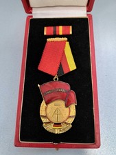 DDR Abzeichen Orden Banner der Arbeit ohne Stufe emailliert  Original Etui Top