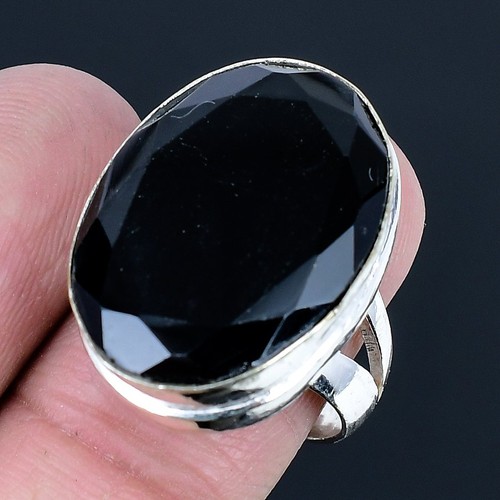 Schwarzer spinell edelstein - schwarzer,
