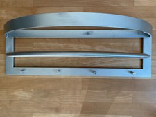 Elegante Metallgarderobe mit