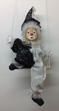 große Vintage Clown Puppe Porzellankopf Harlekin auf Schaukel schwarz weiß gold