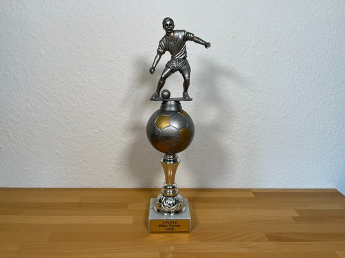 Dekorativer fußball pokal mit - dekorativer, fußball-pokal