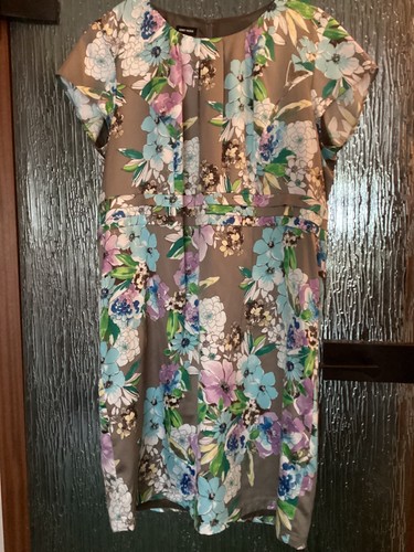 Buntes kleid mit blumenmuster - buntes,