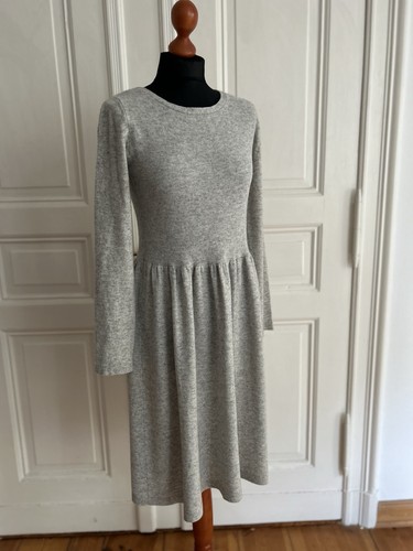 Ausgestelltes strickkleid von - ausgestelltes,