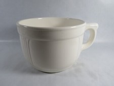 antiker Nachttopf aus Keramik gemarktet