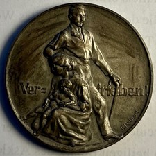 * Bundle aus drei  Münzen /