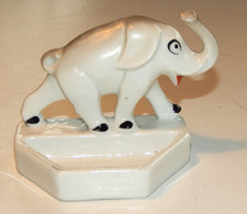ELEFANT Groteske Figur Ascher