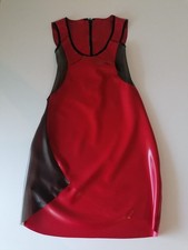 Latex Kleid mit Ansätzen und Reißverschluss Fetisch Klinik personalisierbar
