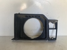 Leuchtenrahmen für Frontscheinwerfer Mitsubishi Pajero L040 Rechts