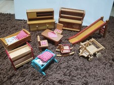 Puppenstube Kinderzimmer Wiege Bett Rutsche Schaukelpferd Tisch Schrank Komplett