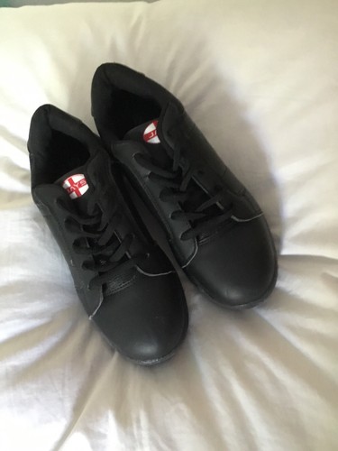 Schuhe mit zwei rollen - schuhe,