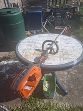 Kantenschneinder .Mit  DRAHTBÜRSTE FÜR  UNKAUTENTFERNEN 