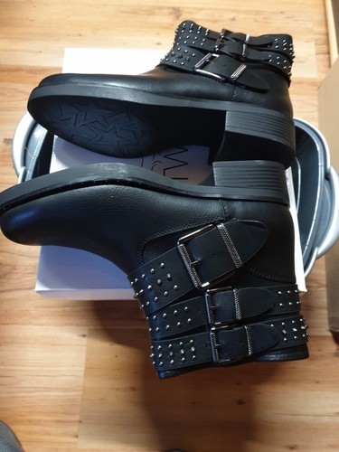 Moderne schwarze catwalk - moderne,