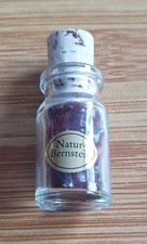 Kleines Glas mit Bernstein