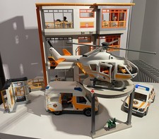 Playmobil Krankenhaus -wie 6657 - Etage, Hubschrauber, Landplatz und Fahrzeuge