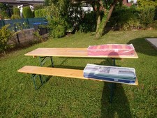 Bierzeltgarnitur 3-teilig aus Holz, leichte Schäden auf der Tischplatte und Rost