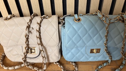 Zwei kleine handtaschen - zwei,