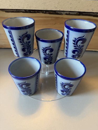 Set aus dekorativen becher - aus, 5