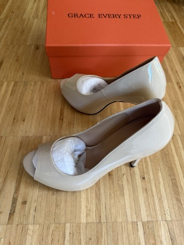 Top grace every step peep - top:,
