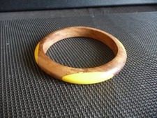 Armreif aus Holz und Bein