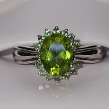 Peridot und weißer Saphir