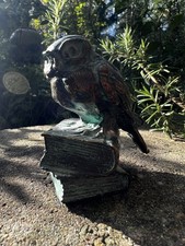 Eule Uhu Bronze auf Bücher