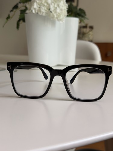 Große brille mit schwarzem - brille,