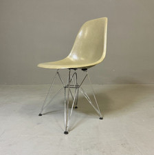 Eames Fiberglas Stuhl Eiffel - RAW Umber - Herman Miller Vintage Sidechair 60er