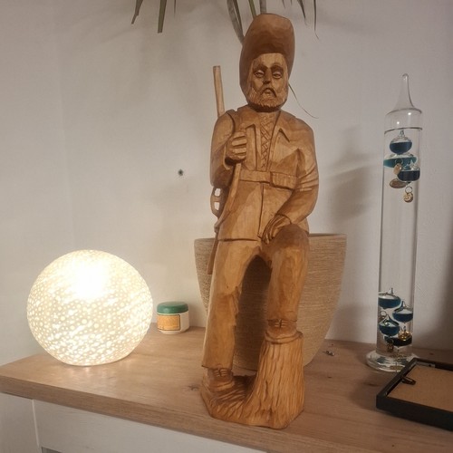 Alte geschnitzte holzfigur - alte,