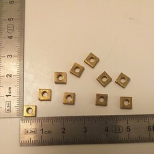 (1491)  10x quadratische Muttern goldfarbend für kleine  Embleme