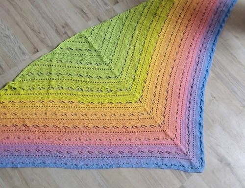 Handgestricktes dreieckstuch - handgestricktes,