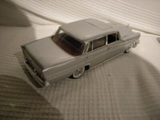 1:18 Revell Mercedes-Benz 220 SE Heckflosse W111 silber/silver ohne VP