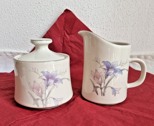 Zuckerdose und milchkännchen - und,