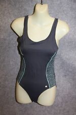 SPORTLICHER BADEANZUG